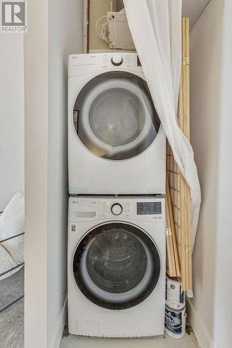 400 - 245 Carlaw Avenue, Toronto (South Riverdale), ON - Indoor Photo Showing Laundry Room