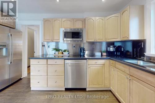 37 Kingsmount Park Road, Toronto (Woodbine Corridor), ON - Indoor Photo Showing Kitchen With Double Sink