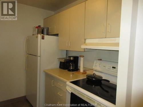 150 Park Avenue East Unit# 302, Chatham, ON - Indoor Photo Showing Kitchen