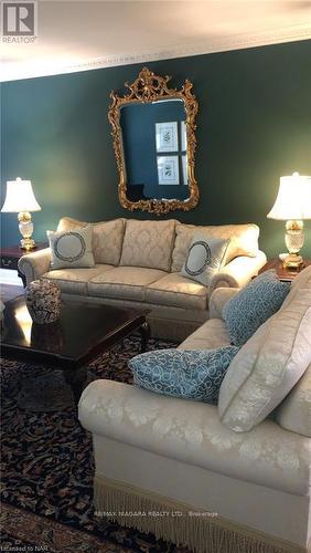 70 Brownlee Avenue, Vaughan, ON - Indoor Photo Showing Living Room