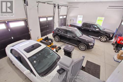 2705 14Th Line, Innisfil, ON - Indoor Photo Showing Garage