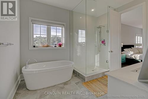 180 Sunset Vista Court, Aurora, ON - Indoor Photo Showing Bathroom