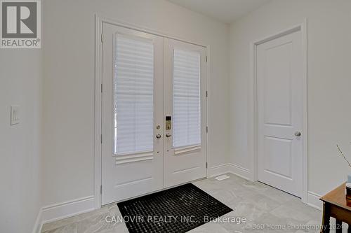 180 Sunset Vista Court, Aurora, ON - Indoor Photo Showing Other Room