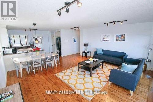 1737 Cedar Grove, Innisfil, ON - Indoor Photo Showing Living Room