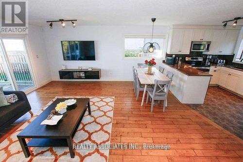 1737 Cedar Grove, Innisfil, ON - Indoor Photo Showing Living Room