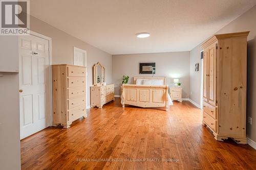 4 Whispering Pine Place, Barrie (Bayshore), ON - Indoor Photo Showing Bedroom