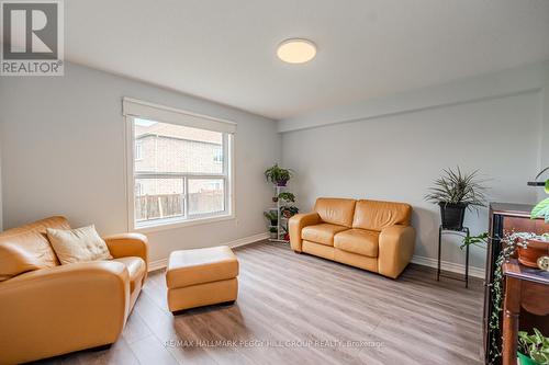 4 Whispering Pine Place, Barrie (Bayshore), ON - Indoor Photo Showing Living Room