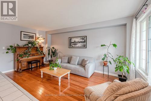 4 Whispering Pine Place, Barrie, ON - Indoor Photo Showing Living Room