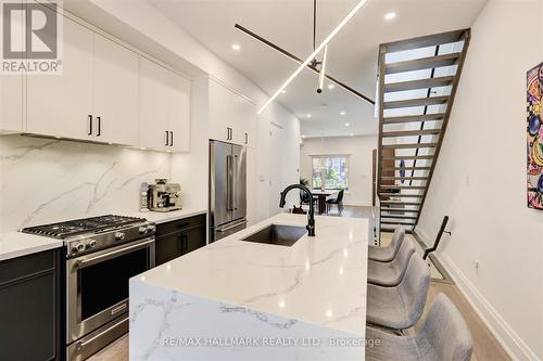 46 Borden Street, Toronto (University), ON - Indoor Photo Showing Kitchen With Upgraded Kitchen