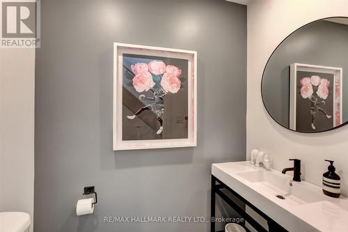 46 Borden Street, Toronto (University), ON - Indoor Photo Showing Bathroom