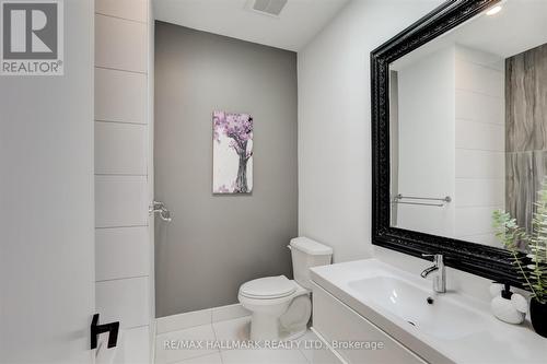 46 Borden Street, Toronto (University), ON - Indoor Photo Showing Bathroom