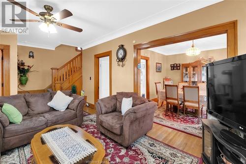 1407 Hall, Windsor, ON - Indoor Photo Showing Living Room