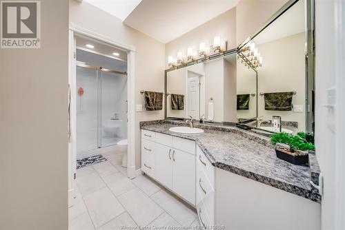 10884 Brentwood Crescent, Windsor, ON - Indoor Photo Showing Bathroom