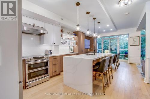 Th3 - 2230 Lake Shore Boulevard W, Toronto (Mimico), ON - Indoor Photo Showing Kitchen With Upgraded Kitchen