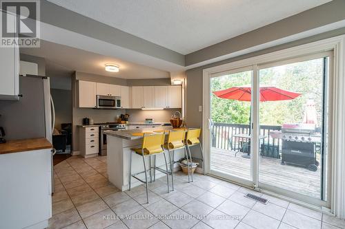 2495 Headon Road, Burlington, ON - Indoor Photo Showing Kitchen With Stainless Steel Kitchen