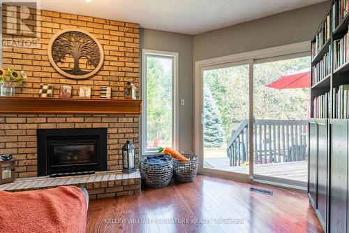 2495 Headon Road, Burlington, ON - Indoor Photo Showing Living Room With Fireplace