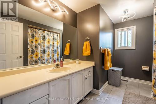 2495 Headon Road, Burlington, ON - Indoor Photo Showing Bathroom