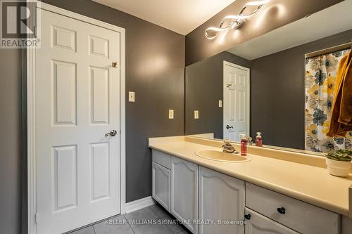 2495 Headon Road, Burlington, ON - Indoor Photo Showing Bathroom