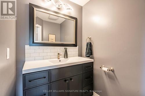 2495 Headon Road, Burlington, ON - Indoor Photo Showing Bathroom