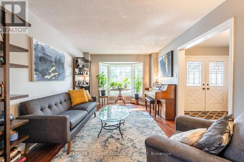 2495 Headon Road, Burlington, ON - Indoor Photo Showing Living Room