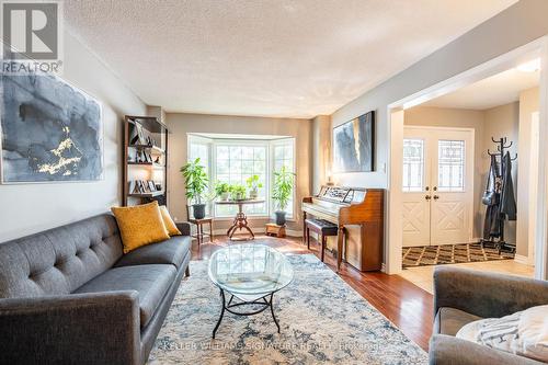 2495 Headon Road, Burlington, ON - Indoor Photo Showing Living Room