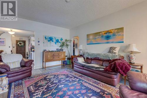 253 19 Avenue Ne, Calgary, AB - Indoor