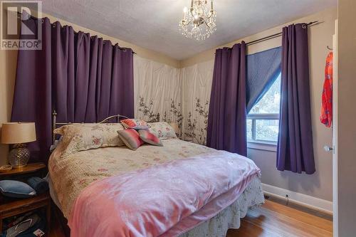 253 19 Avenue Ne, Calgary, AB - Indoor Photo Showing Bedroom