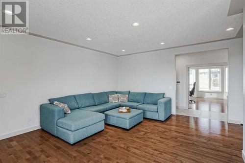 3830 Centre A Street Ne, Calgary, AB - Indoor Photo Showing Living Room