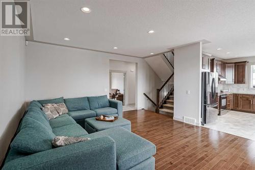 3830 Centre A Street Ne, Calgary, AB - Indoor Photo Showing Living Room