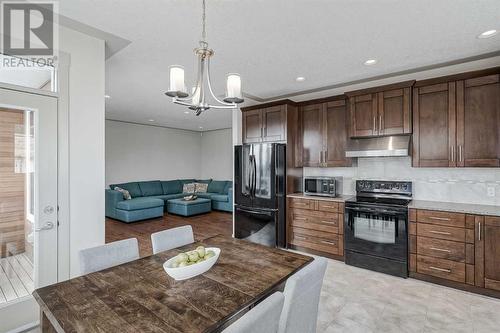 3830 Centre A Street Ne, Calgary, AB - Indoor Photo Showing Kitchen