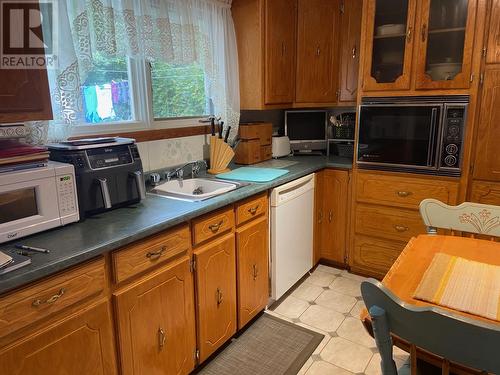 25 Dorchester Avenue, Corner Brook, NL - Indoor Photo Showing Kitchen