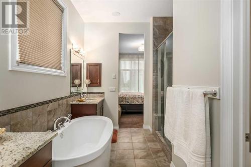 318 Mahogany Manor Se, Calgary, AB - Indoor Photo Showing Bathroom