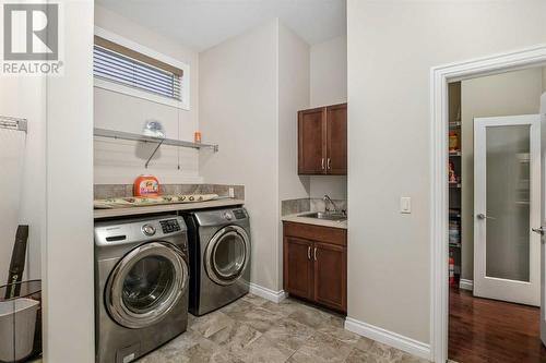 318 Mahogany Manor Se, Calgary, AB - Indoor Photo Showing Laundry Room