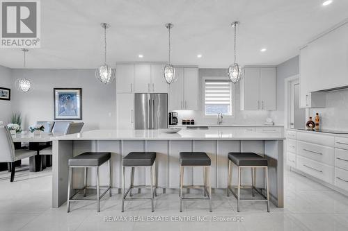 46 Rea Drive, Centre Wellington (Fergus), ON - Indoor Photo Showing Kitchen With Upgraded Kitchen