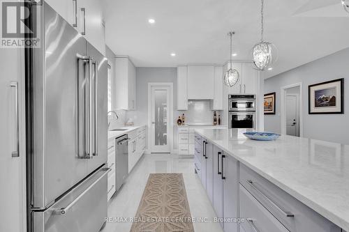 46 Rea Drive, Centre Wellington (Fergus), ON - Indoor Photo Showing Kitchen With Upgraded Kitchen