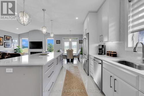 46 Rea Drive, Centre Wellington (Fergus), ON - Indoor Photo Showing Kitchen With Upgraded Kitchen