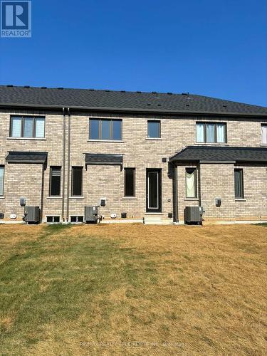 32 Molnar Crescent, Brantford, ON - Outdoor