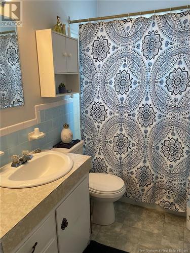 100 Vail Street, Moncton, NB - Indoor Photo Showing Bathroom