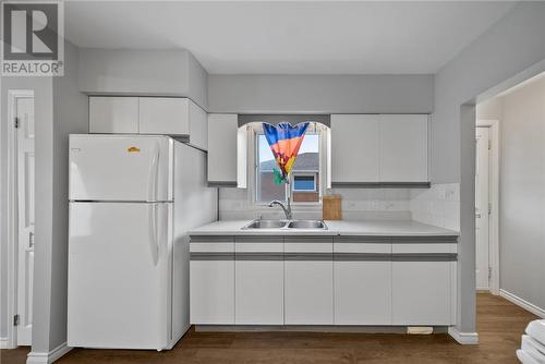 514 Burton Avenue, Sudbury, ON - Indoor Photo Showing Kitchen With Double Sink