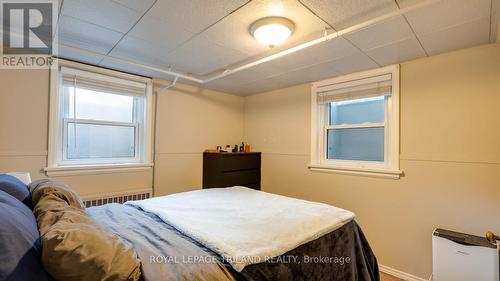 27 Duchess Avenue, London, ON - Indoor Photo Showing Bedroom