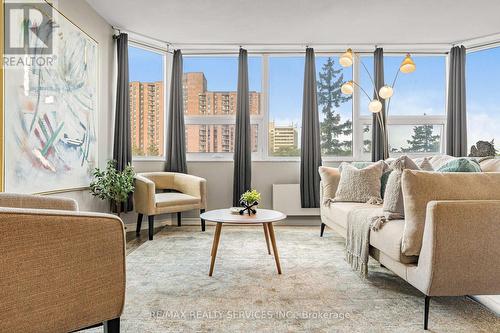 414 - 121 Ling Road, Toronto (West Hill), ON - Indoor Photo Showing Living Room