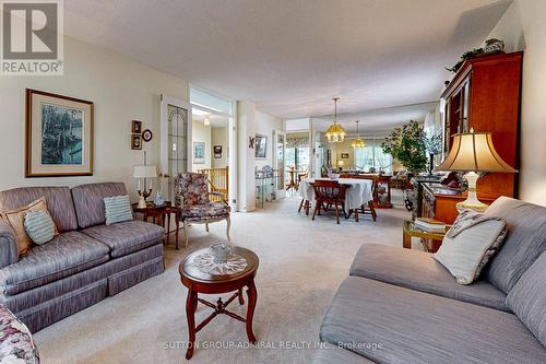 14 Hi View Drive, East Gwillimbury (Mt Albert), ON - Indoor Photo Showing Living Room