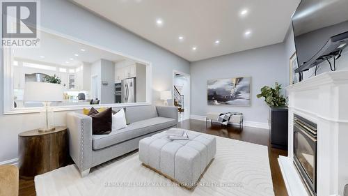 54 Brasswinds Court, Vaughan (West Woodbridge), ON - Indoor Photo Showing Living Room