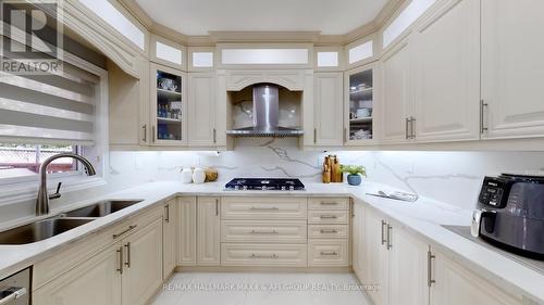 54 Brasswinds Court, Vaughan, ON - Indoor Photo Showing Kitchen With Double Sink With Upgraded Kitchen