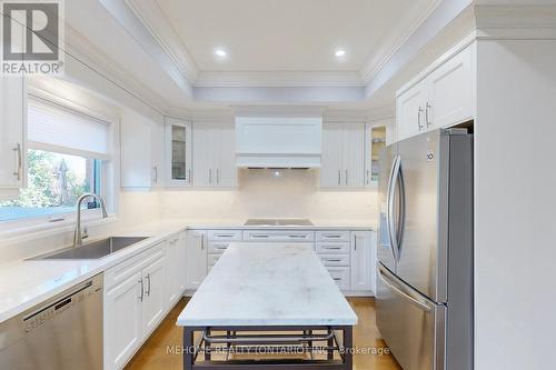 1564 Pinery Crescent, Oakville (Iroquois Ridge North), ON - Indoor Photo Showing Kitchen With Upgraded Kitchen