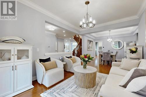 1564 Pinery Crescent, Oakville, ON - Indoor Photo Showing Living Room