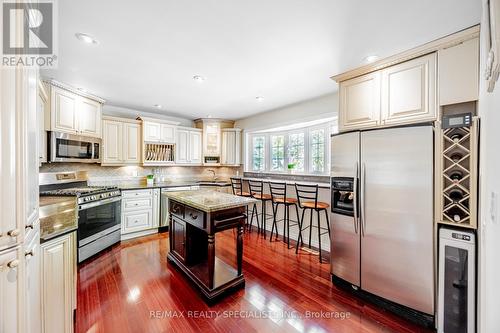 1428 Petrie Way, Mississauga, ON - Indoor Photo Showing Kitchen With Upgraded Kitchen