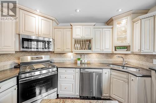 1428 Petrie Way, Mississauga (Clarkson), ON - Indoor Photo Showing Kitchen With Double Sink