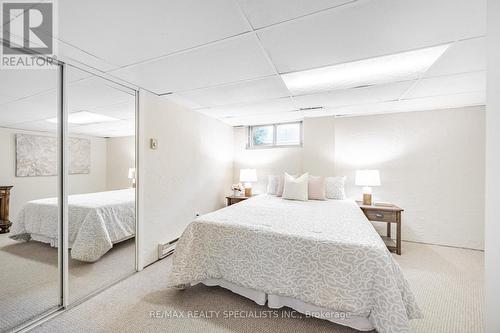 1428 Petrie Way, Mississauga, ON - Indoor Photo Showing Bedroom