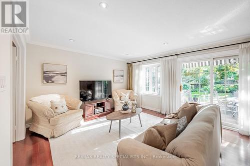 1428 Petrie Way, Mississauga (Clarkson), ON - Indoor Photo Showing Living Room